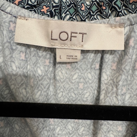 LOFT Mixed Media Tie-Neck Shell, V-Neck Blouse, Geometric Print, Large - EUC! - Picture 6 of 11